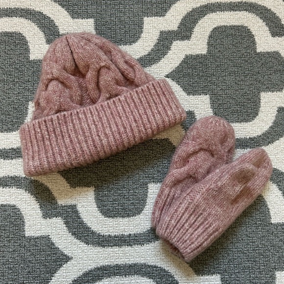 H&M Other - H&M Soft Pink Hat and Knit Mittens Set. Size 18-24 months.